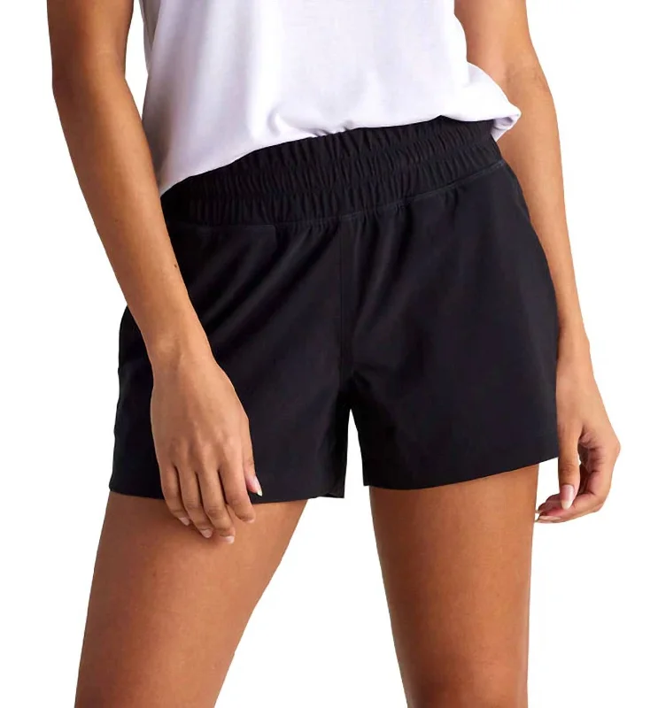 Pull-On Breeze Short In Black